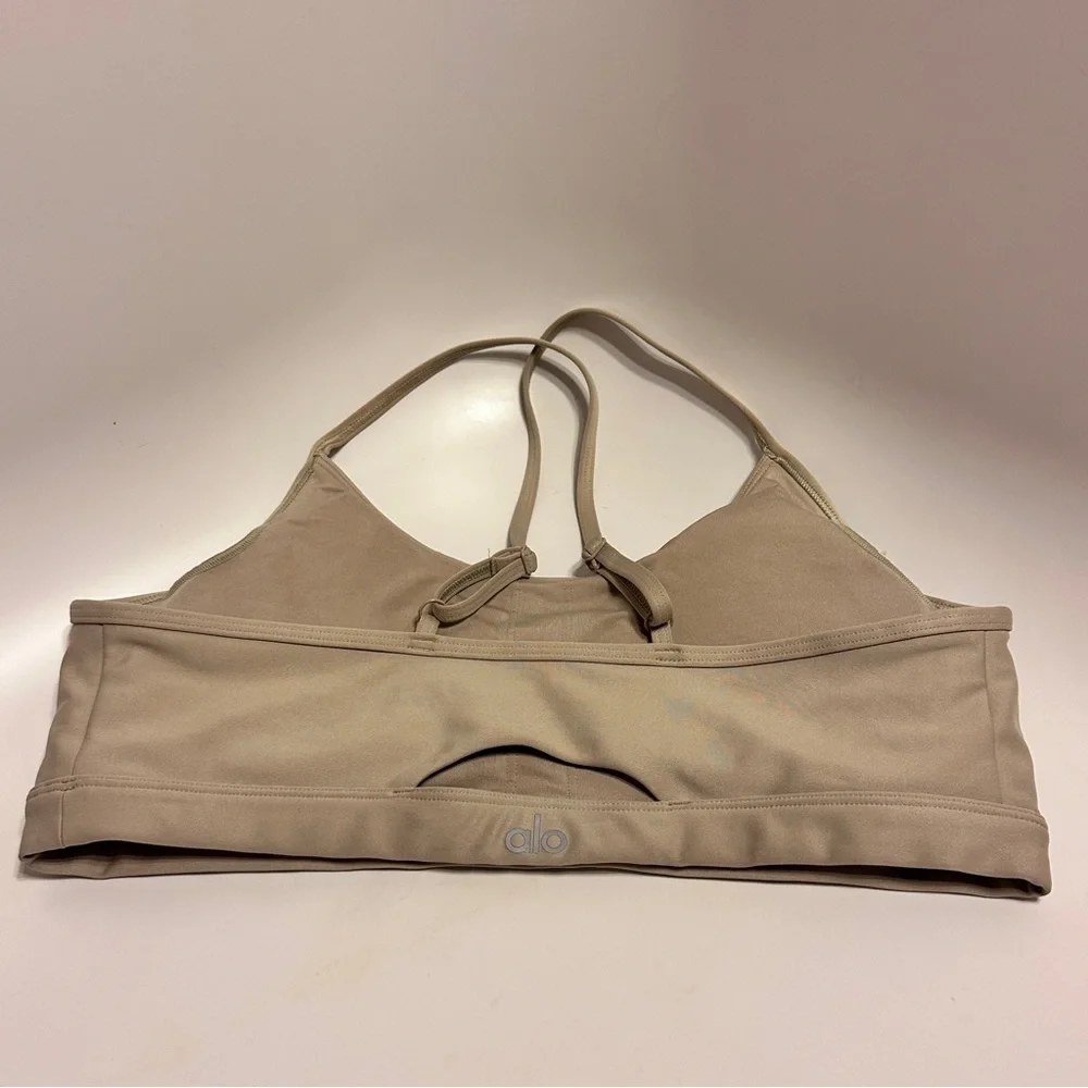 Alo Yoga - Airlift Intrigue Bra - Gravel - Picture 11 of 12